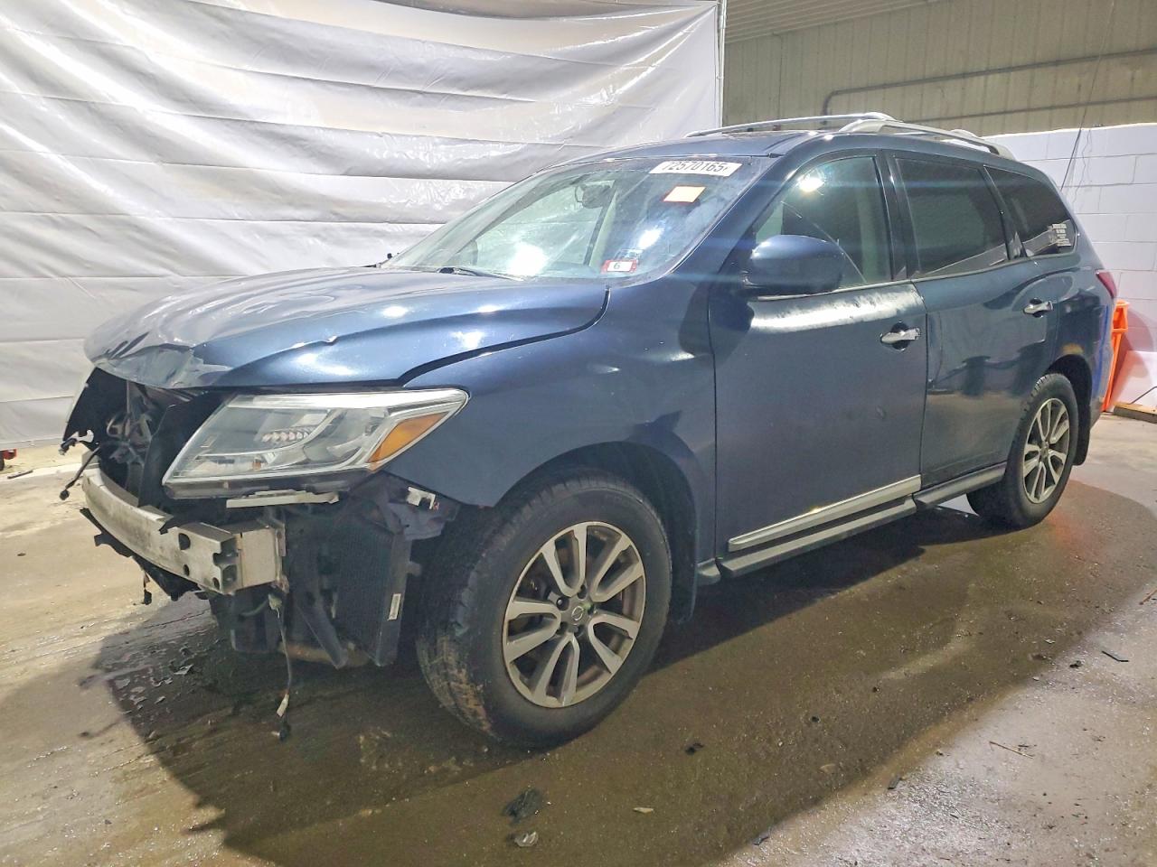 2016 Nissan Pathfinder SL, VIN 5N1AR2MM3GC613060 — Front end