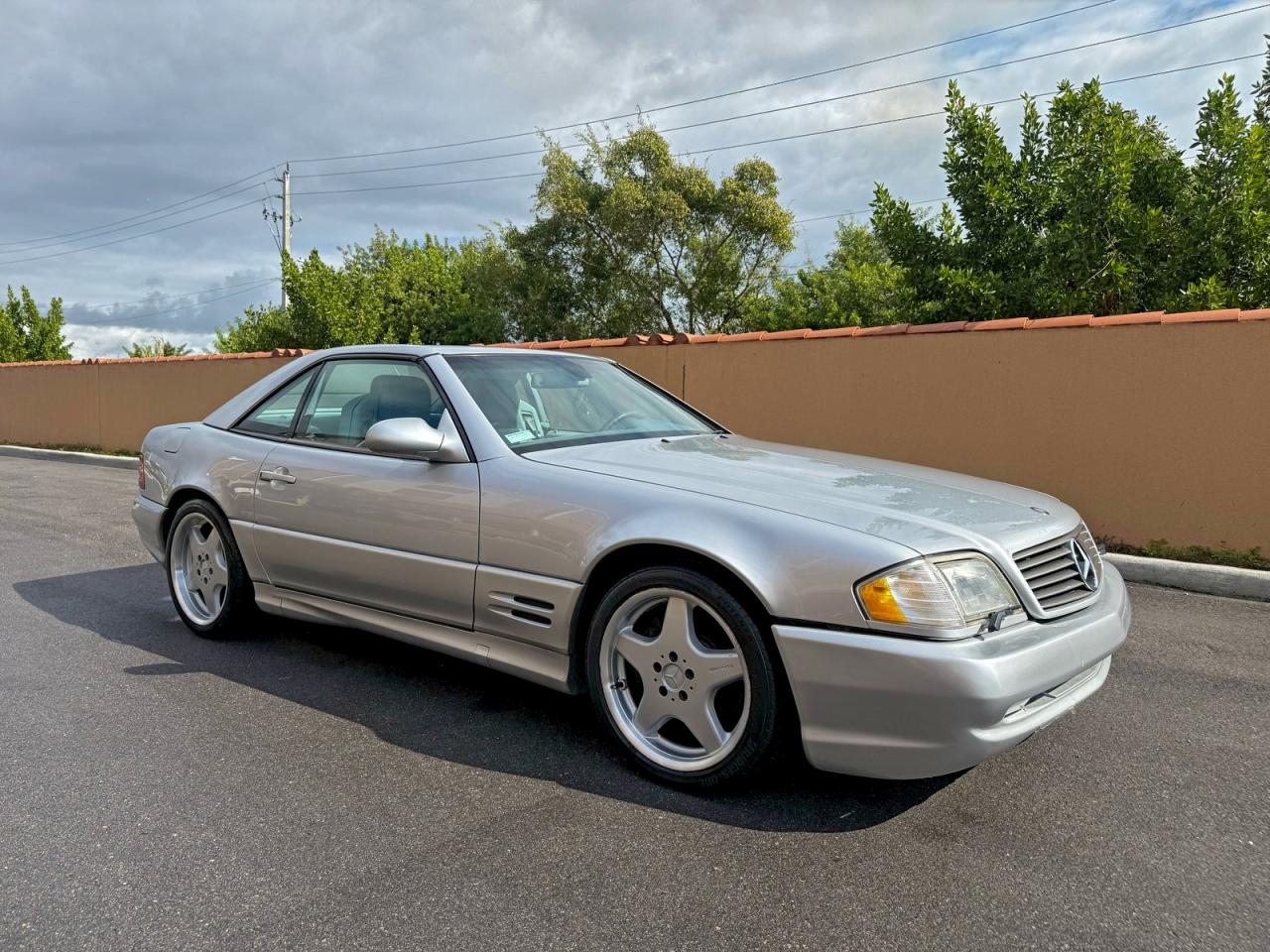 2001 Mercedes-Benz SL 500, VIN WDBFA68F21F195597 — Normal wear