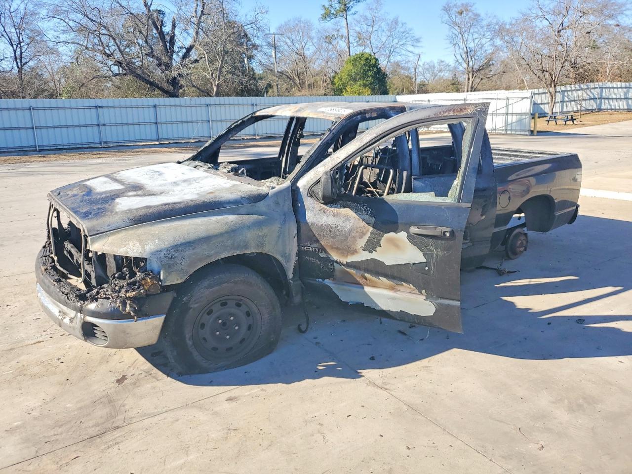 2005 Dodge 1500 SLT, VIN 1D7HA18D05J561822 — Interior fire