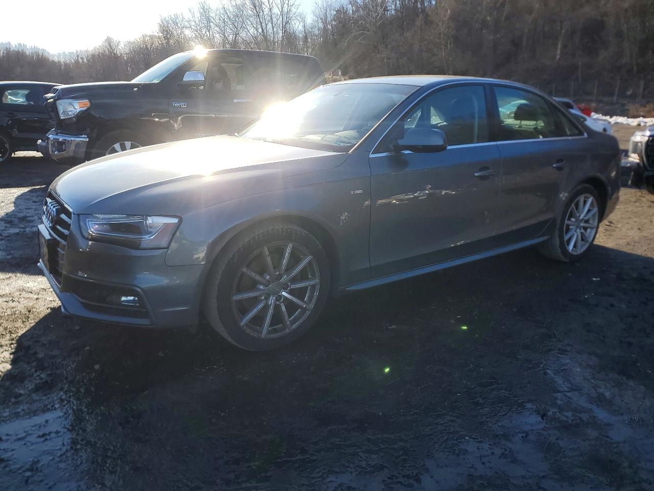 2015 Audi A4 Premium, VIN WAUAFAFL1FN026366 — Фото с аукциона