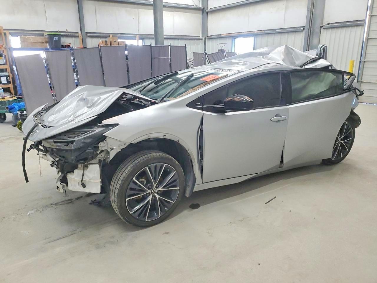 2024 Toyota Prius XLE, VIN JTDACAAU6R3031946 — Фото с аукциона