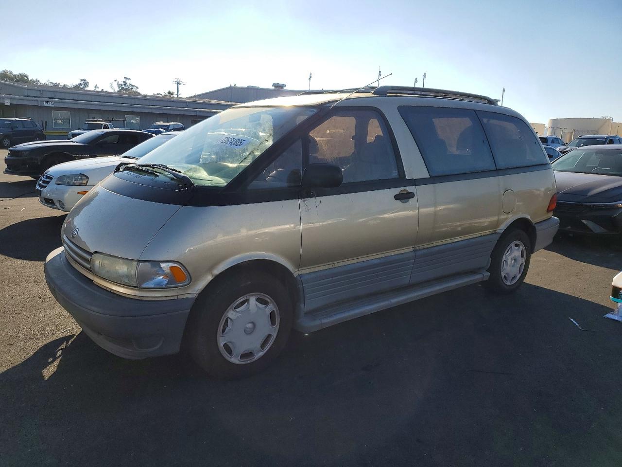 1994 Toyota Previa LE, VIN JT3AC12R1R1155486 — Minor dents and scratches