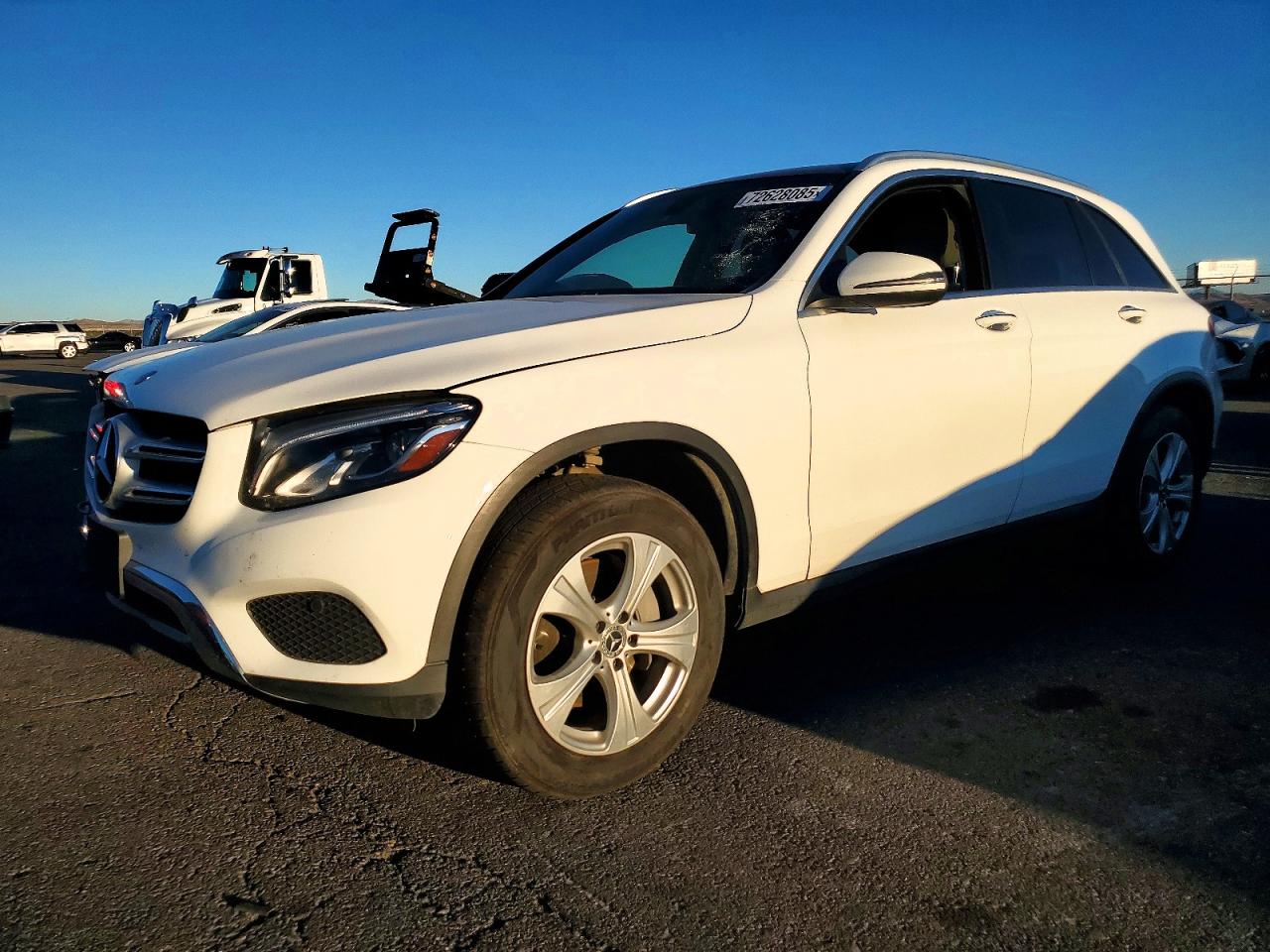 2018 Mercedes-Benz GLC 300, VIN WDC0G4KB1JV112869 — Front end