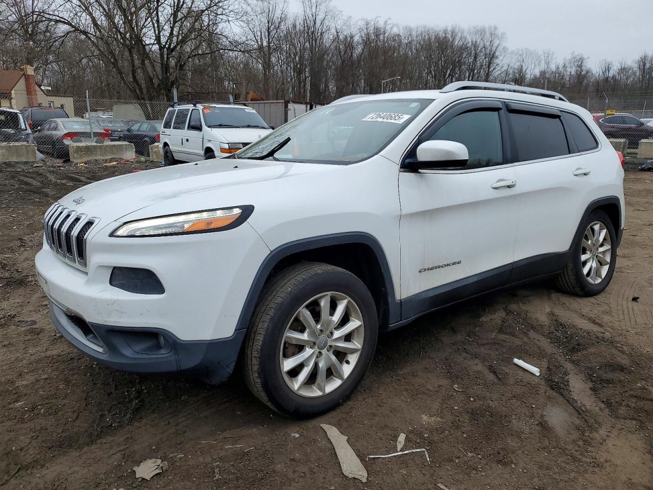 2016 Jeep Cherokee Limited, VIN 1C4PJMDB4GW343741 — Rear end