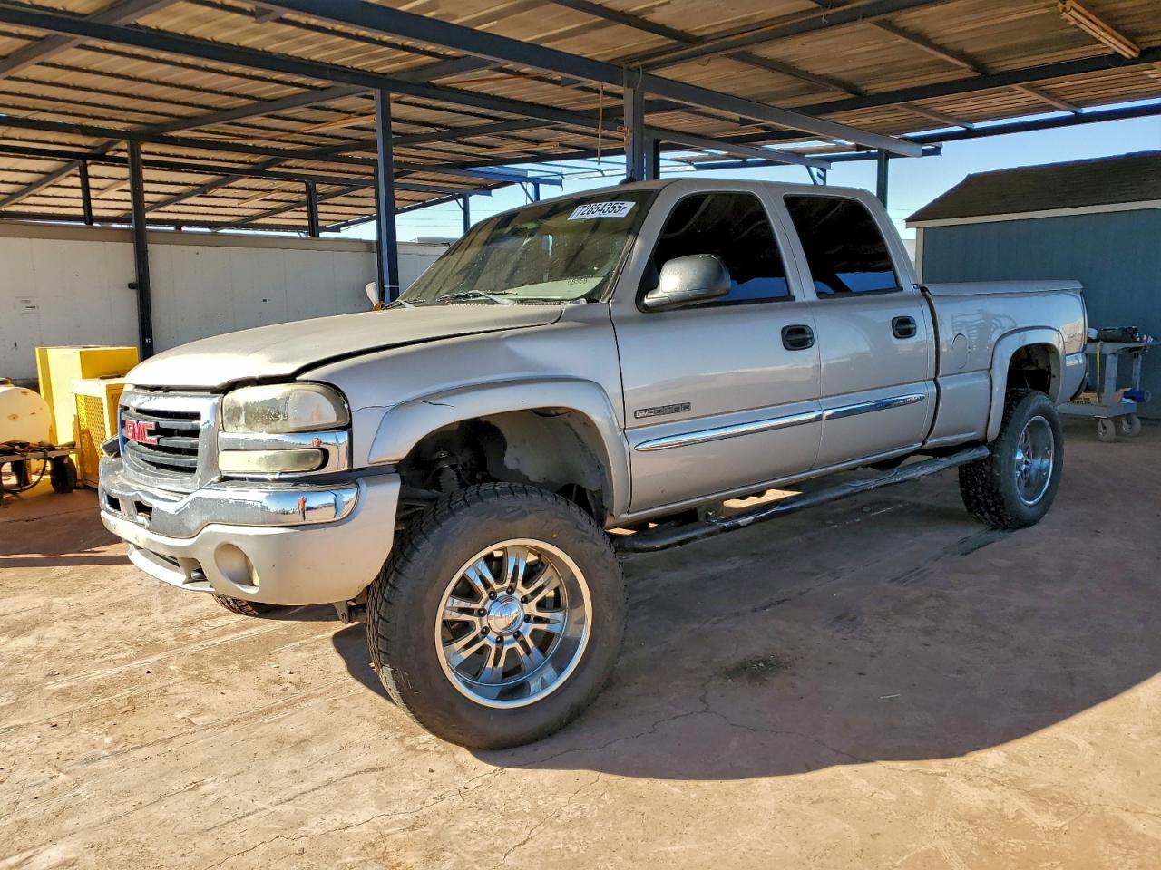 2004 GMC Sierra 2500 SLT, VIN 1GTGK23U44F167368 — Front end
