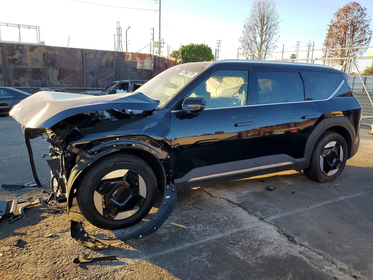 2025 Kia EV9 Wind, VIN 5XYAFFS55SG001110 — Front end