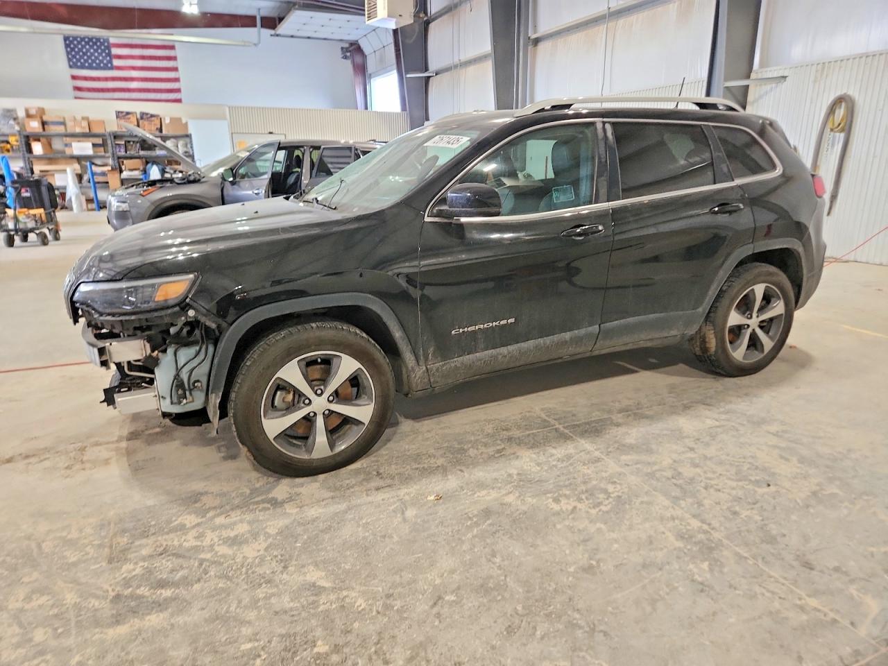 2019 Jeep Cherokee Limited, VIN 1C4PJMDXXKD112133 — Front end