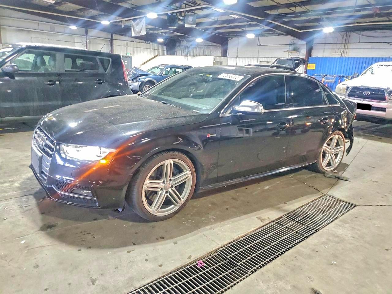 2016 Audi S4 Premium Plus, VIN WAUBGAFLXGA010581 — Зад