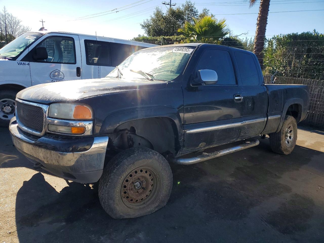 2000 GMC Sierra 1500 SLE, VIN 1GTEK19TXYE351466 — Stripped
