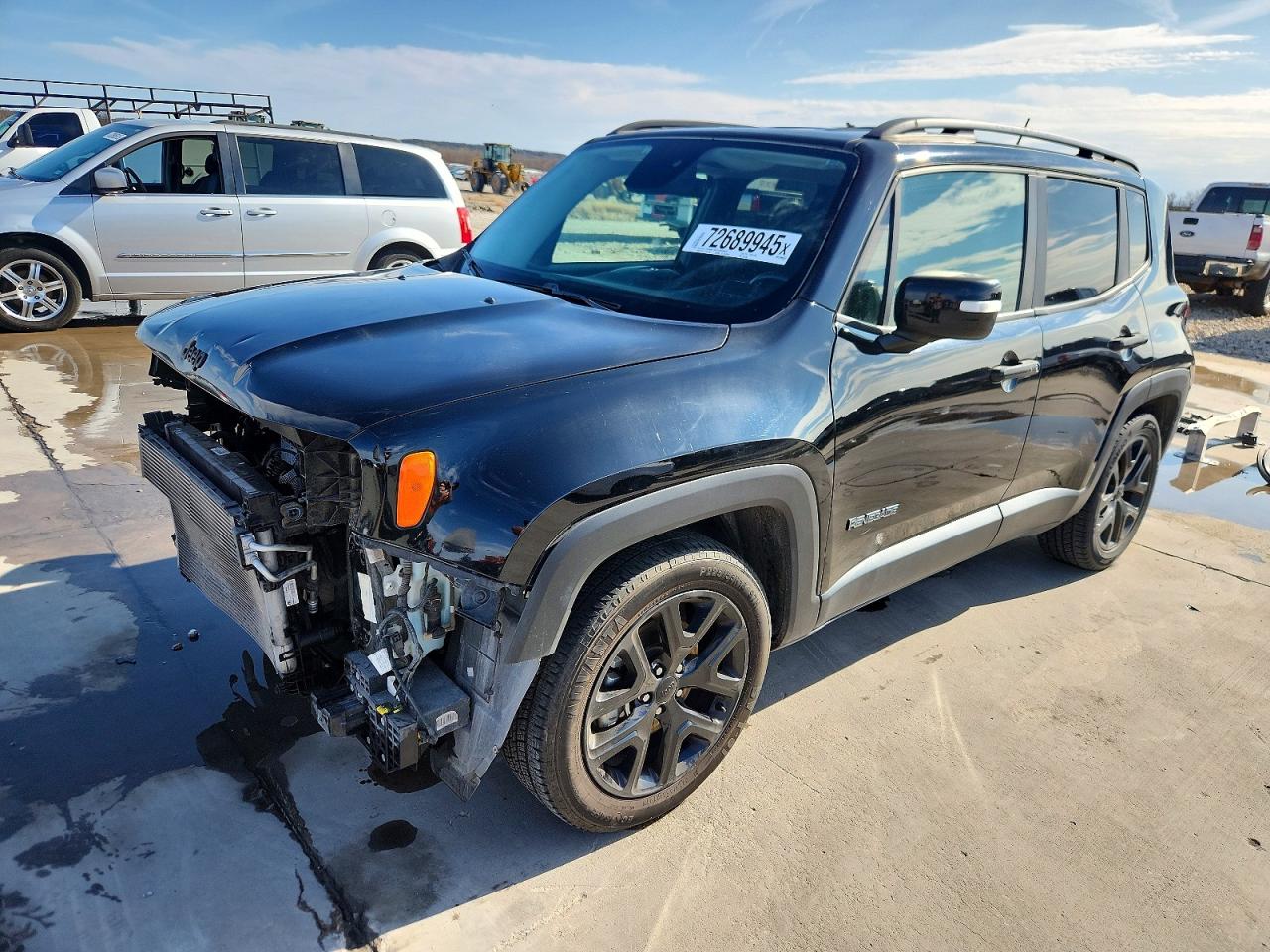 2017 Jeep Renegade Altitude, VIN ZACCJABB6HPG47930 — Front end
