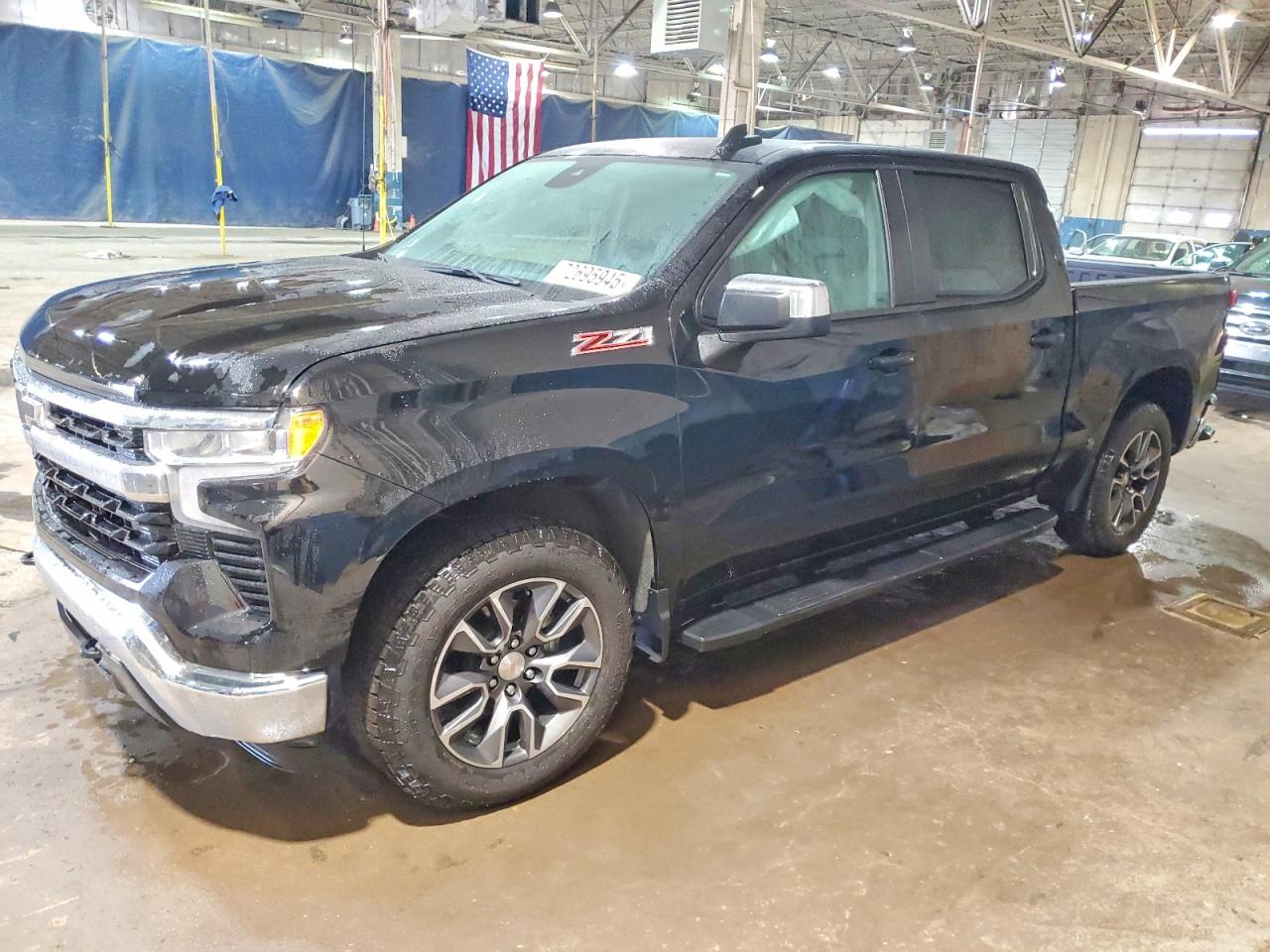 2024 Chevrolet Silverado 1500 LT, VIN 2GCUDDED3R1175725 — Front end