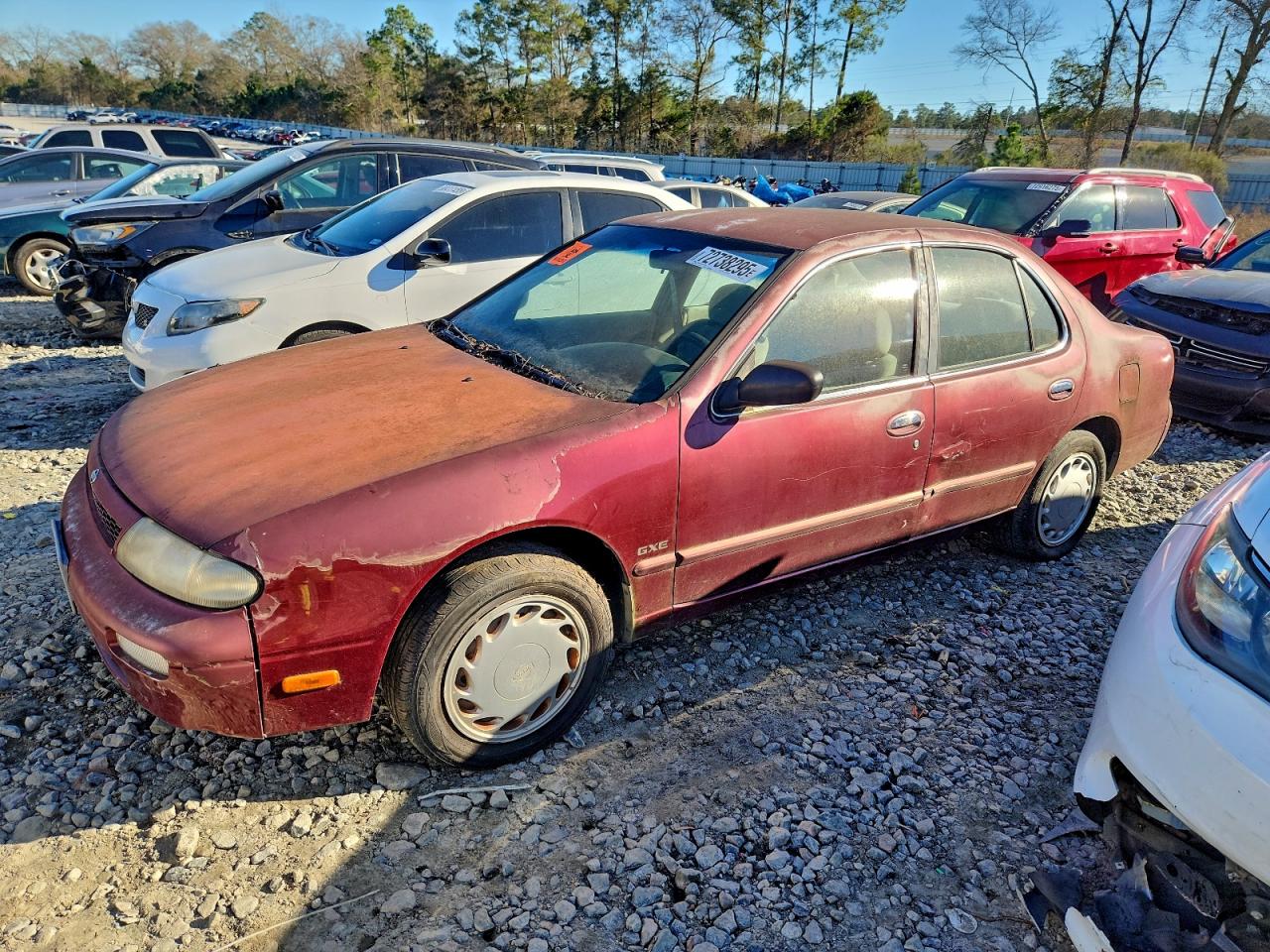1993 Nissan Altima GLE, VIN 1N4BU31F1PC157715 — Front end