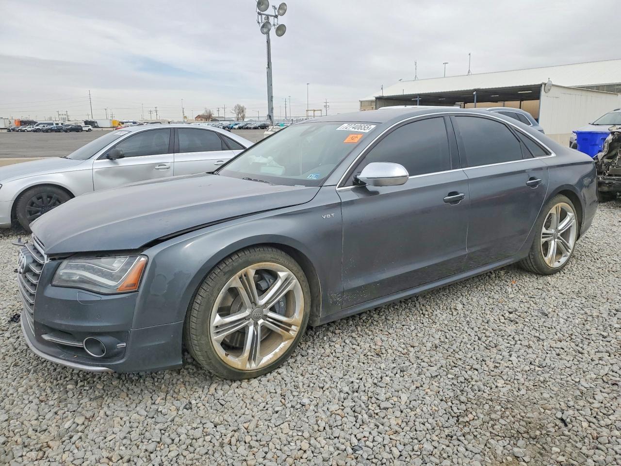 2014 Audi S8, VIN WAUD2AFD7EN013962 — Front end