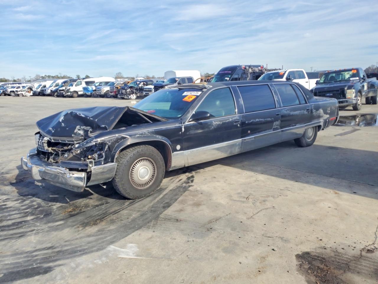 1995 Cadillac Fleetwood, VIN 1G6DW52P9SR713147 — Front end