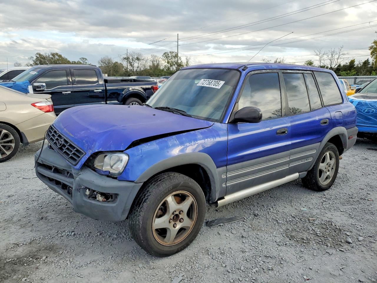 1998 Toyota RAV4, VIN JT3GP10V5W7033124 — Front end