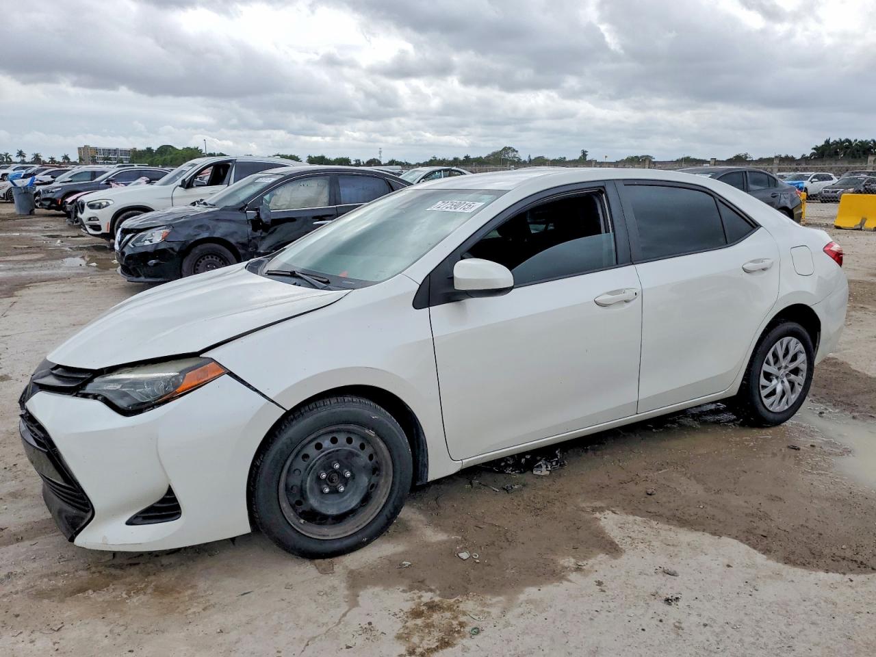 2019 Toyota Corolla SE, VIN 5YFBURHE9KP914841 — Front end