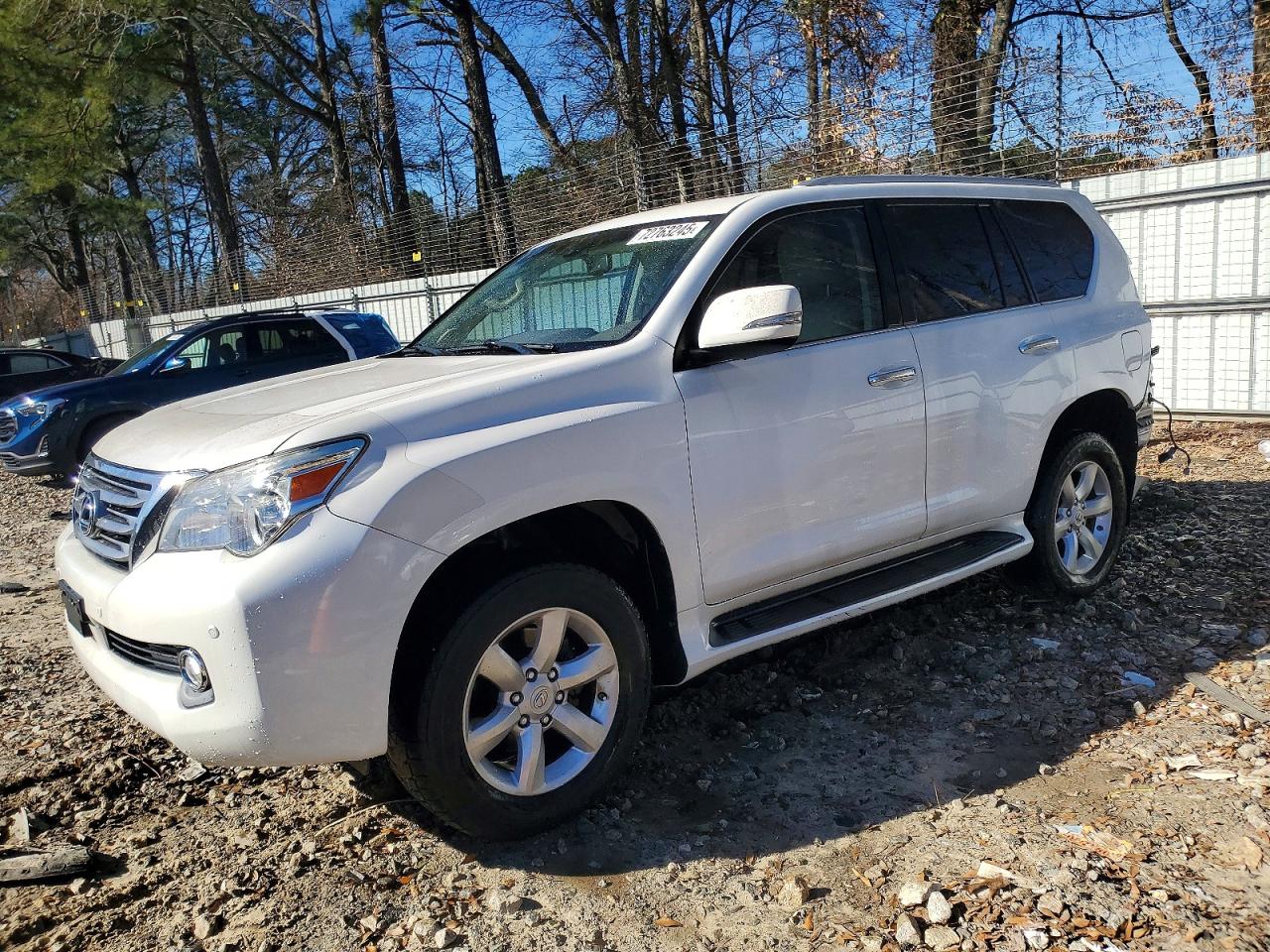 2011 Lexus GX 460, VIN JTJBM7FX2B5024992 — Rear end
