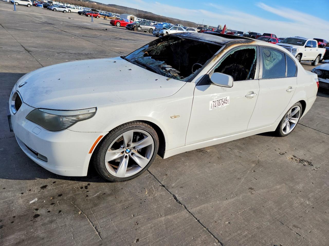 2008 BMW 5 Series 528i, VIN WBANU53548CT17592 — Пожар в салоне