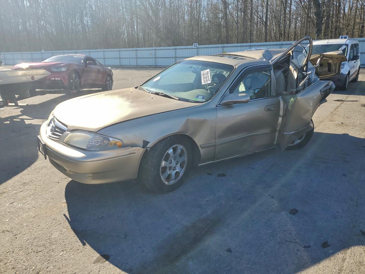 2001 Mazda 626 LX, VIN 1YVGF22C315200658 — Зад