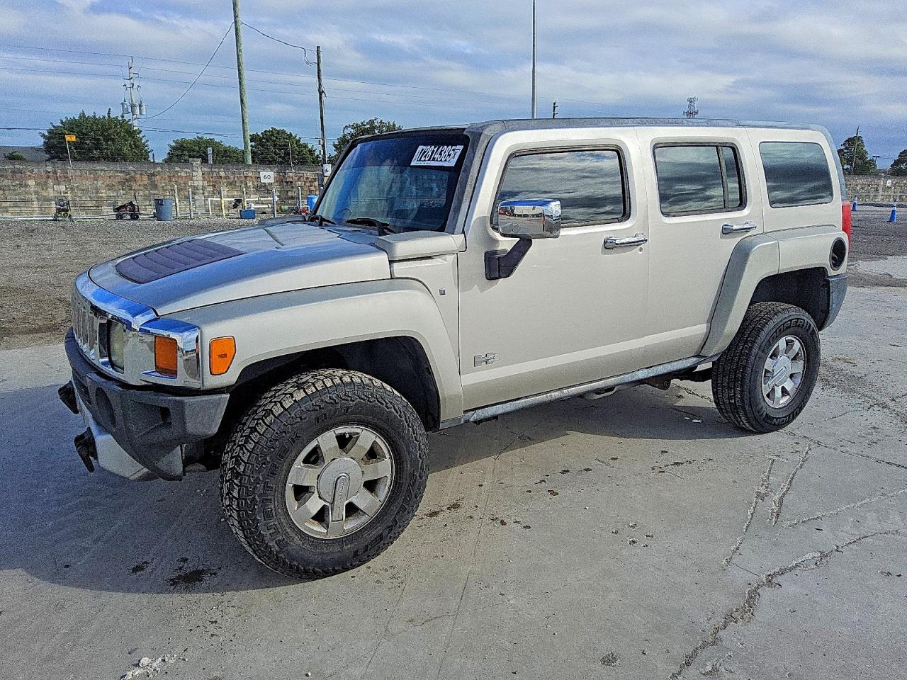 2008 Hummer H3 SUV, VIN 5GTEN13E588142032 — Minor dents and scratches