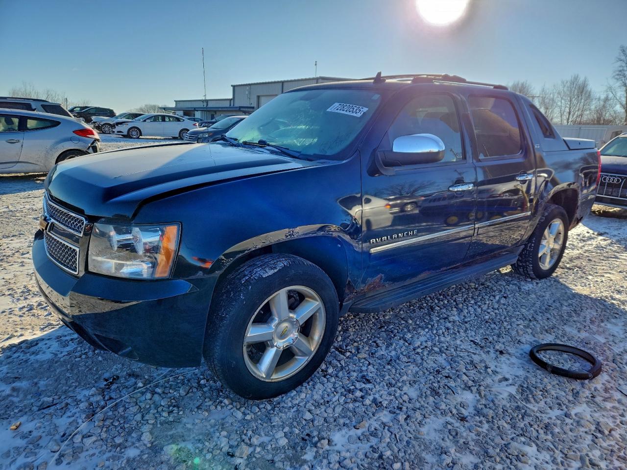 2012 Chevrolet Avalanche LTZ, VIN 3GNTKGE76CG130507 — Мелкие вмятины и царапины