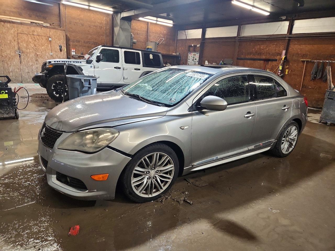 2013 Suzuki Kizashi SLS Sport, VIN JS2RF9A8XD6100436 — Front end