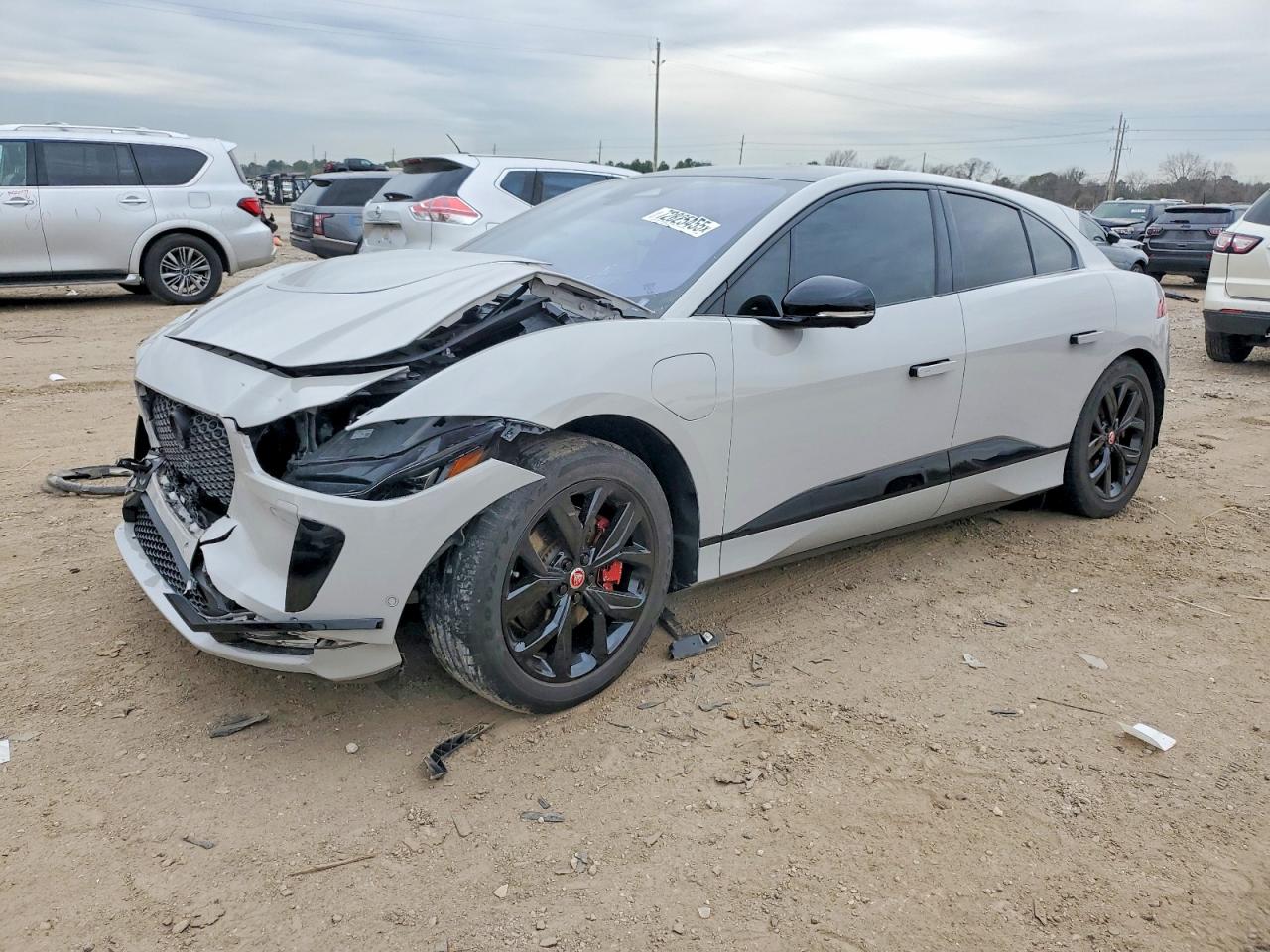 2022 Jaguar I-Pace HSE, VIN SADHD2S10N1618093 — Front end