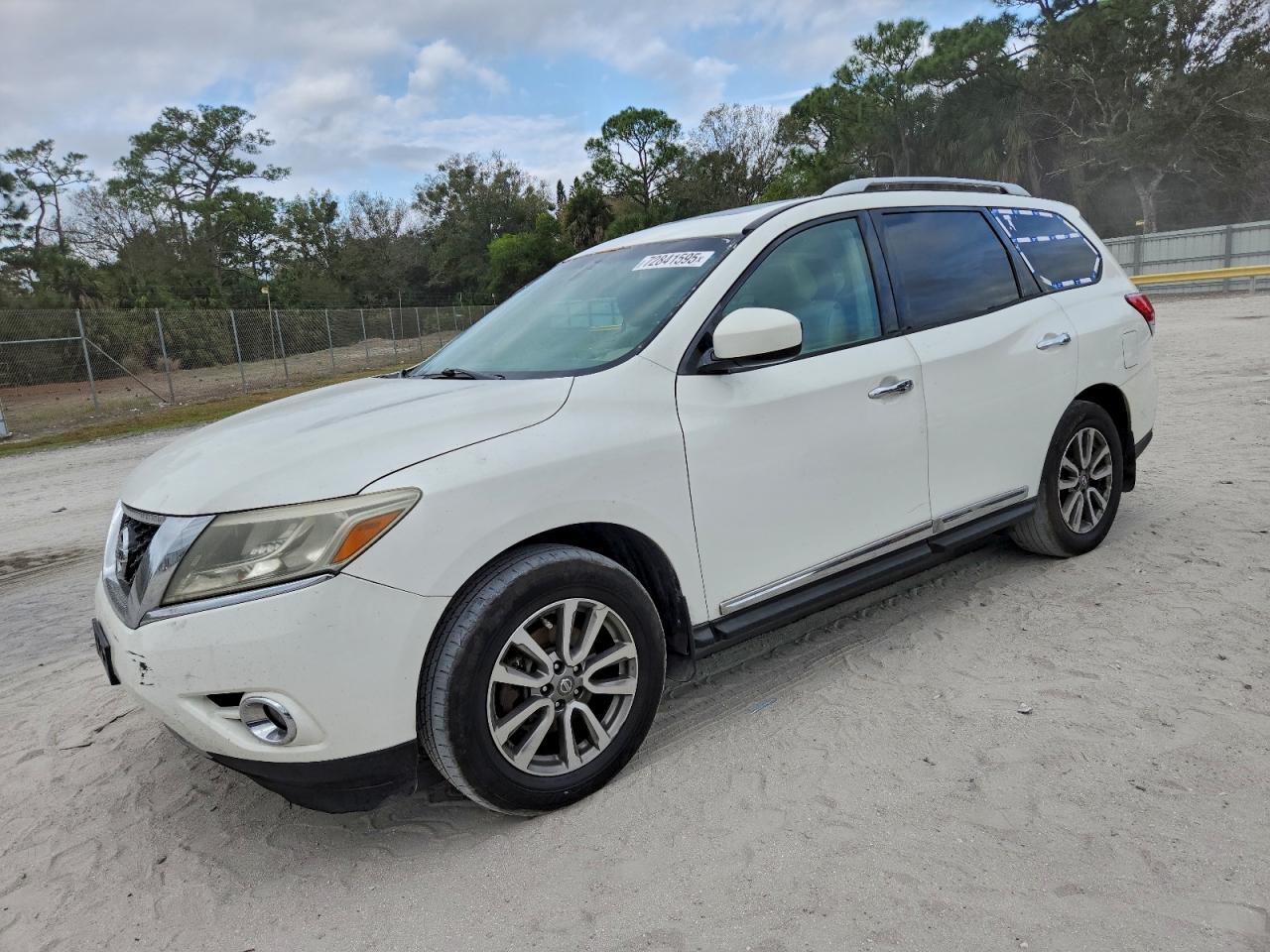 2014 Nissan Pathfinder Platinum, VIN 5N1AR2MM5EC655730 — Механическое