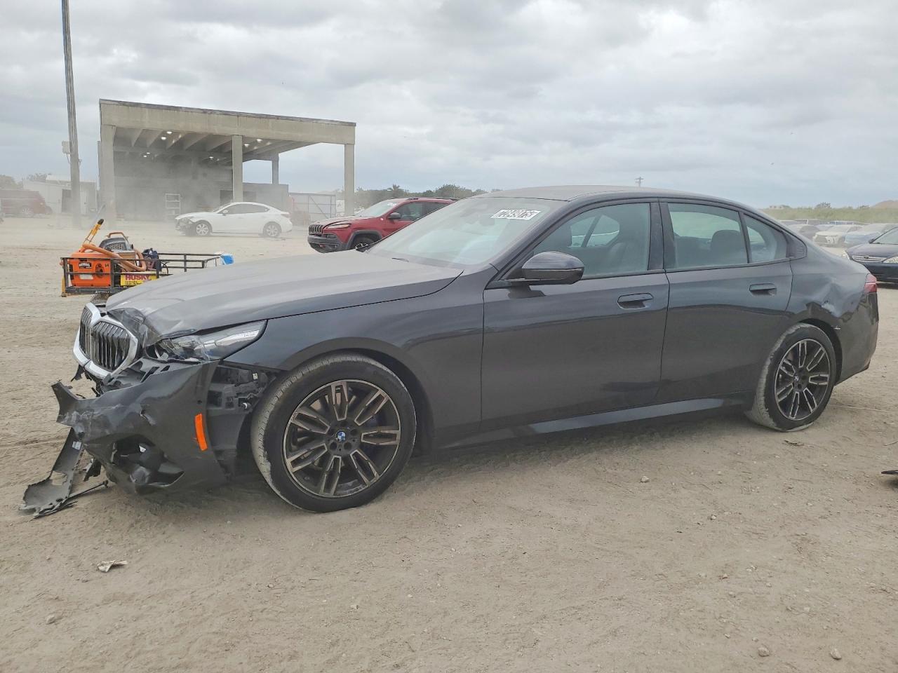 2026 BMW 5 Series 530i xDrive, VIN WBA53FJ08TCW41671 — Перед