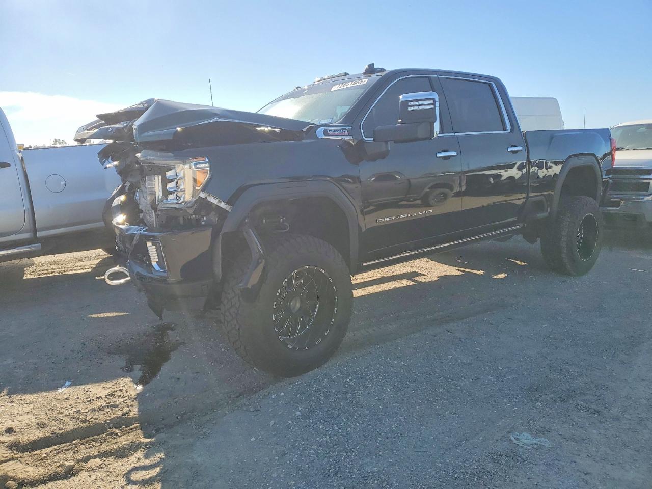 2023 GMC Sierra 2500HD Denali, VIN 1GT49REY5PF112049 — Front end