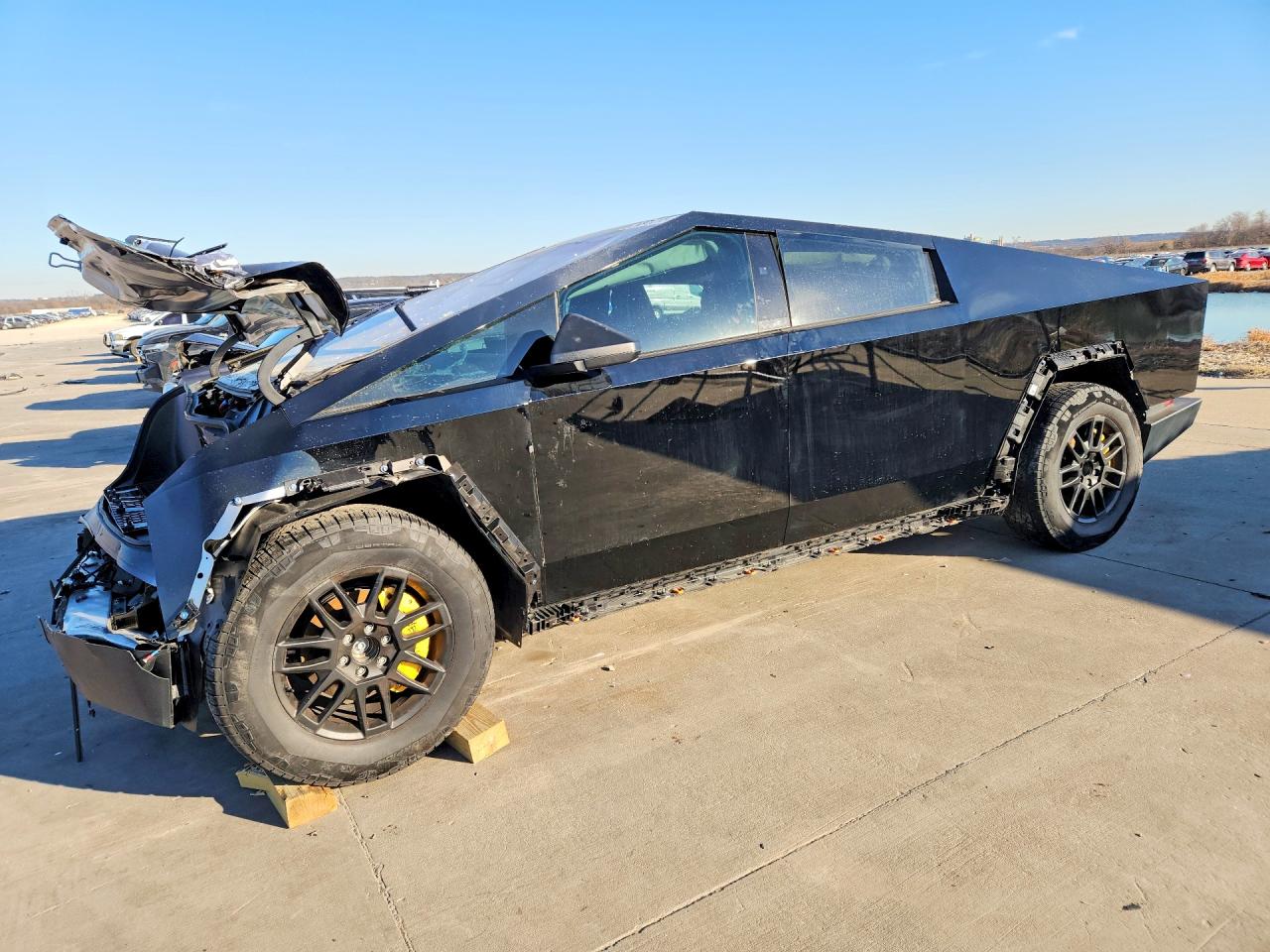 2025 Tesla Cybertruck, VIN 7G2CEHED3SA078604 — Front end