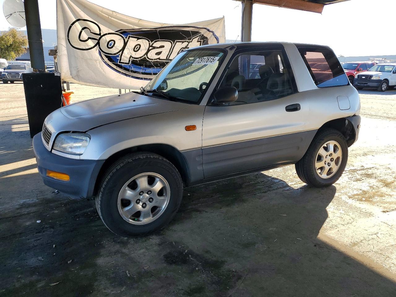 1997 Toyota RAV4, VIN JT3XP10V2V0007569 — Rear end