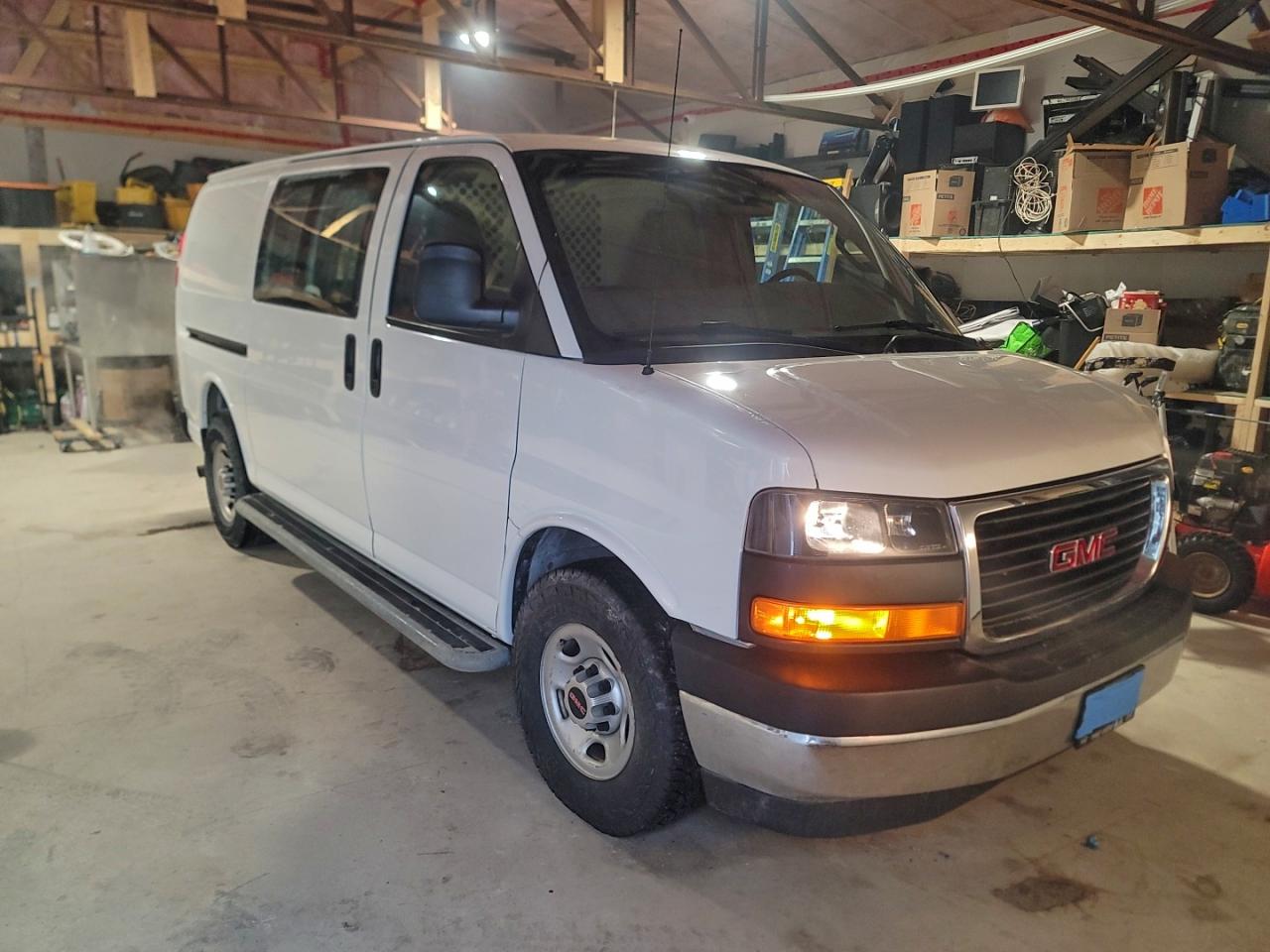 2017 GMC Savana Cargo, VIN 1GTW7AFF0H1344229 — Minor dents and scratches