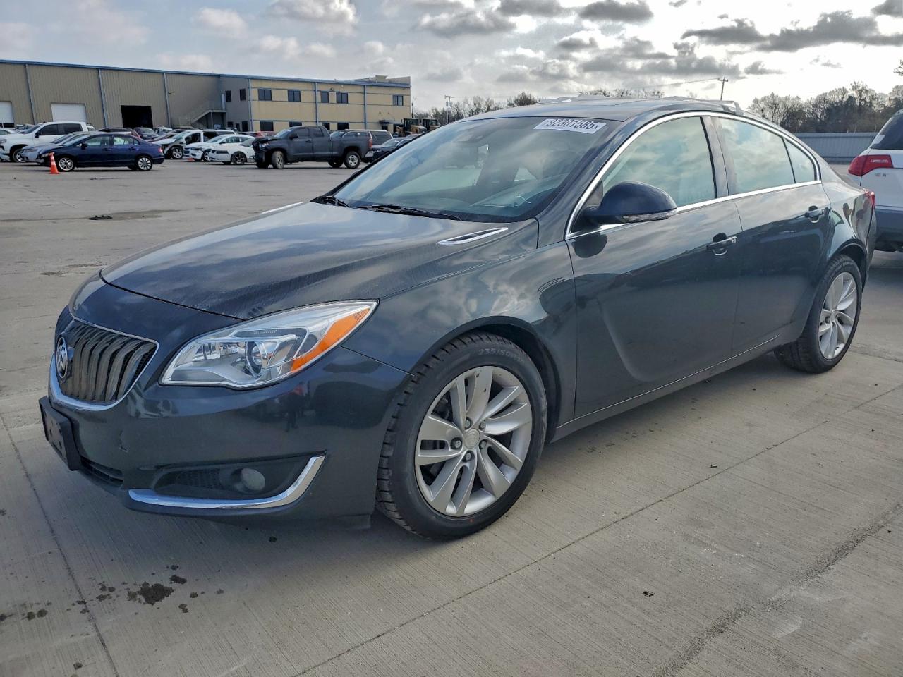 2016 Buick Regal Premium II, VIN 2G4GS5GX1G9125755 — Rear end