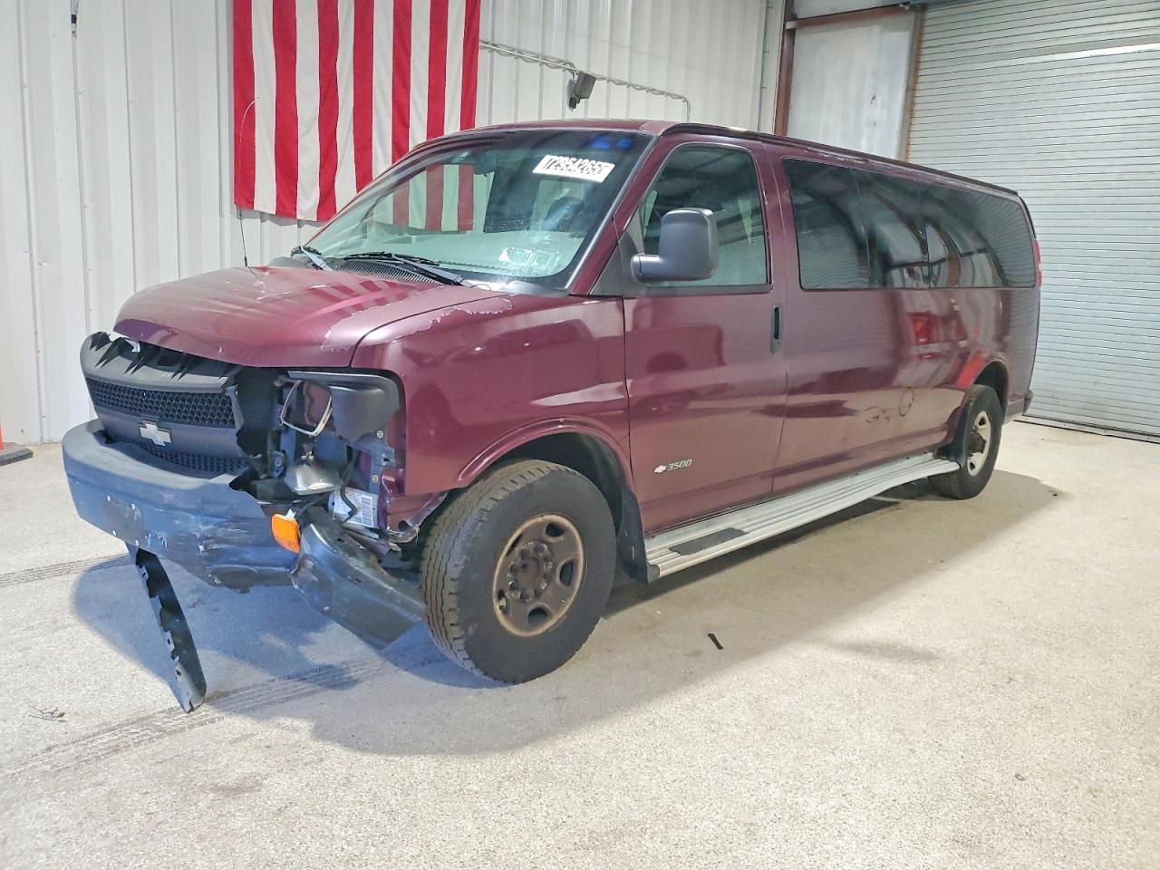 2003 Chevrolet Express Passenger, VIN 1GAHG39U031231526 — Front end