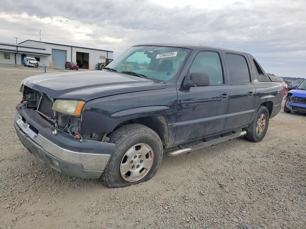 2004 Chevrolet Avalanche, VIN 3GNEC12T54G144503 — Front end