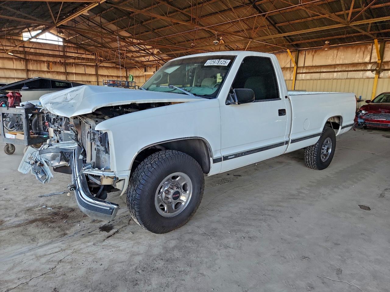 1998 GMC Sierra 2500, VIN 1GTGC24R8WZ546544 — Front end