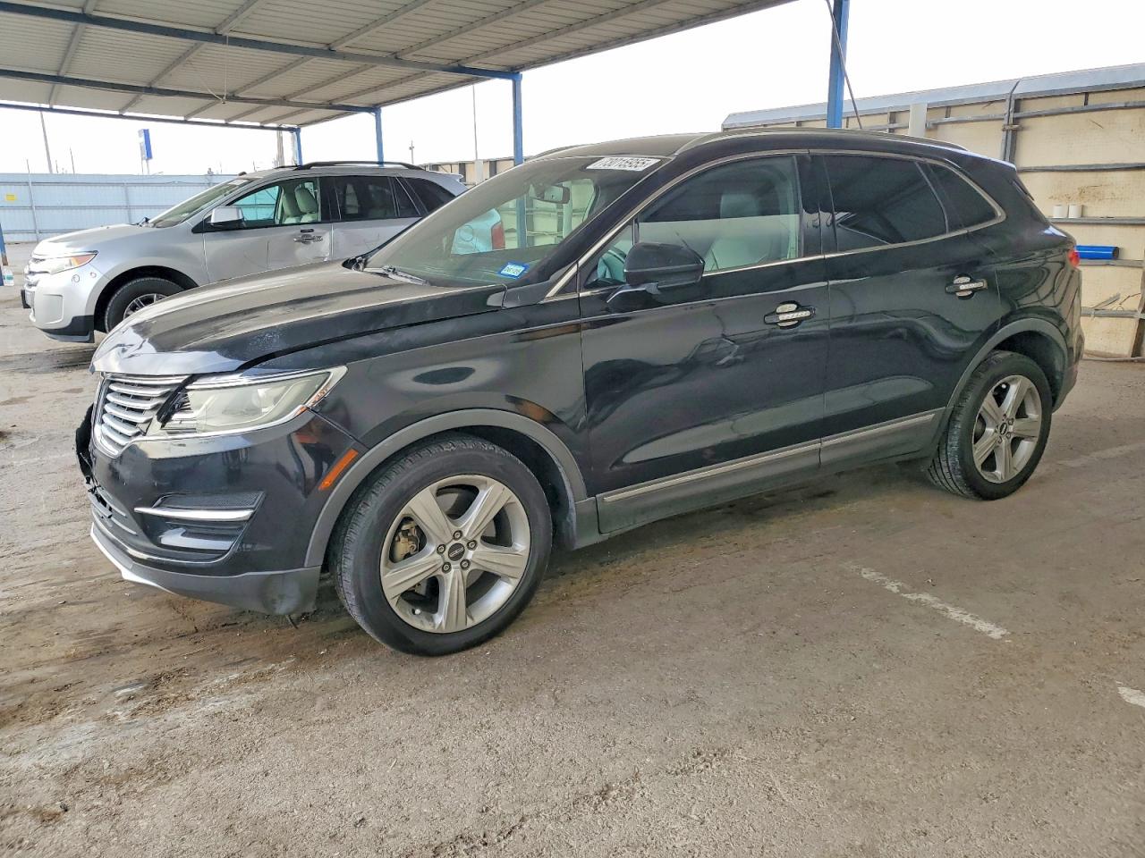 2016 Lincoln MKC Premier, VIN 5LMCJ1C96GUJ31133 — Front end