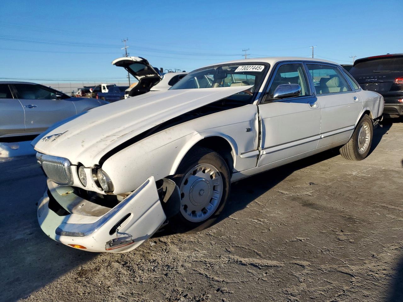 1998 Jaguar XJ Vanden Plas, VIN SAJKX624XWC841274 — Front end