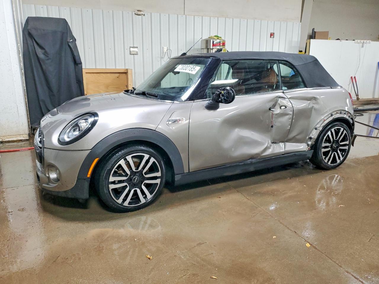 2020 MINI Convertible Cooper S, VIN WMWWJ5C02L3L69443 — Бок