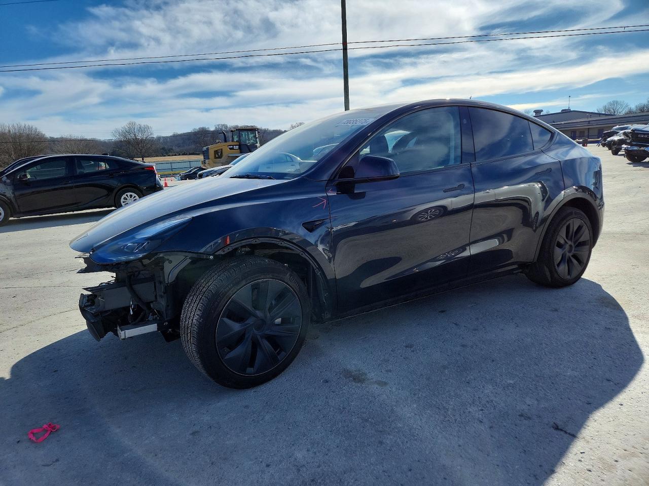 2024 Tesla Model Y Long Range, VIN 7SAYGDEE3RA334077 — Front end