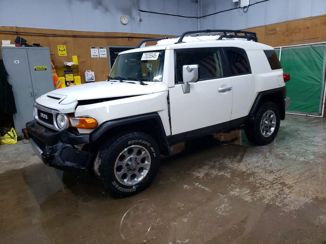 2013 Toyota FJ Cruiser, VIN JTEBU4BF1DK169794 — Front end