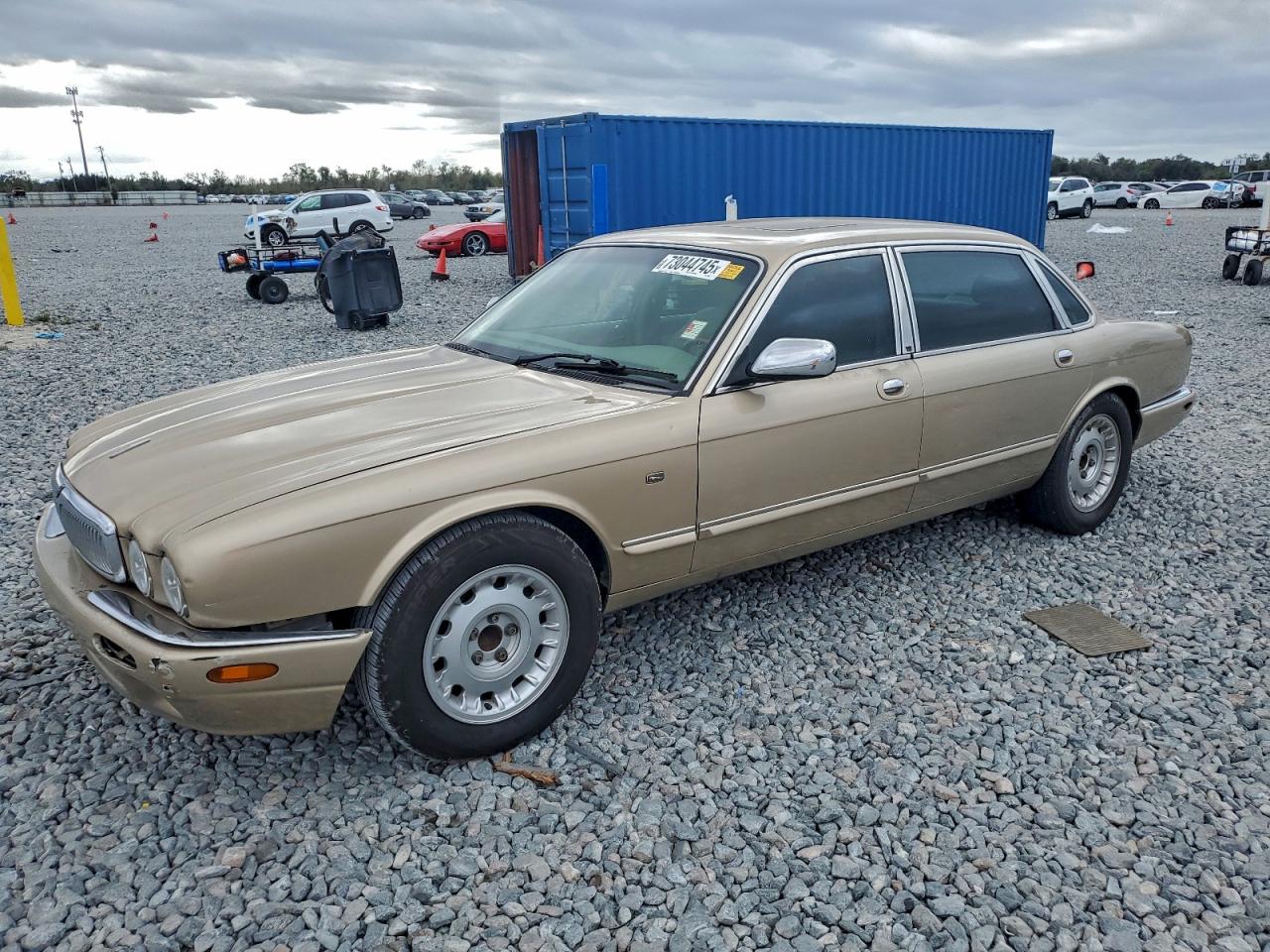 1999 Jaguar XJ, VIN SAJKX6047XC863981 — Front end