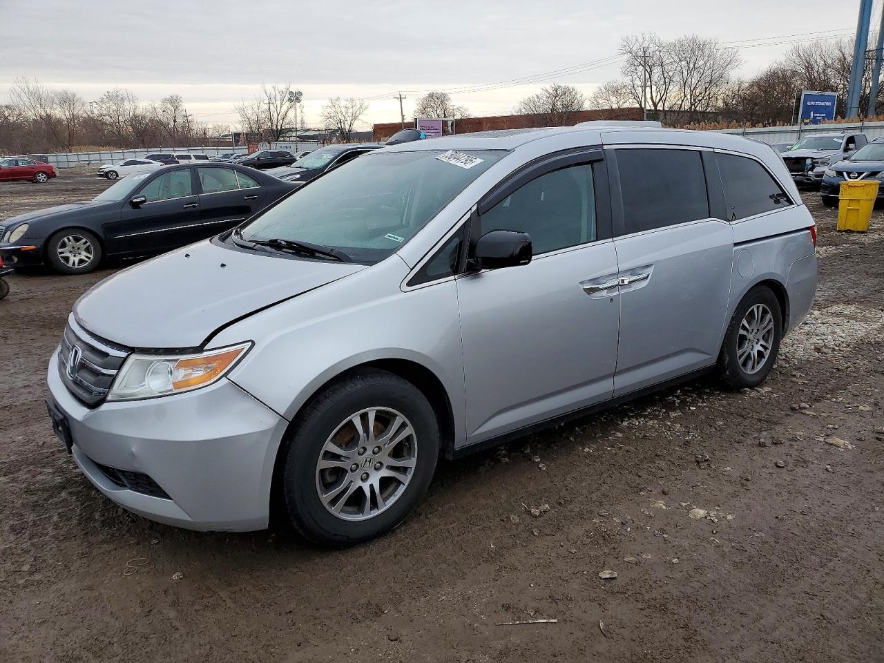 2013 Honda Odyssey EX-L, VIN 5FNRL5H63DB024675 — Side
