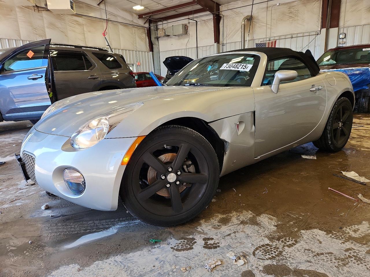 2009 Pontiac Solstice, VIN 1G2MB35B09Y100030 — Side