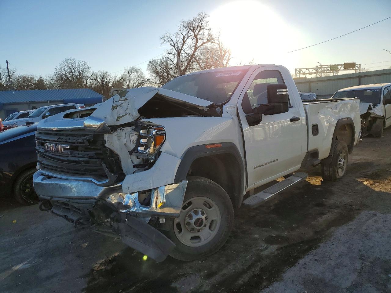 2022 GMC Sierra 2500HD Pro, VIN 1GT39LE71NF276752 — Front end
