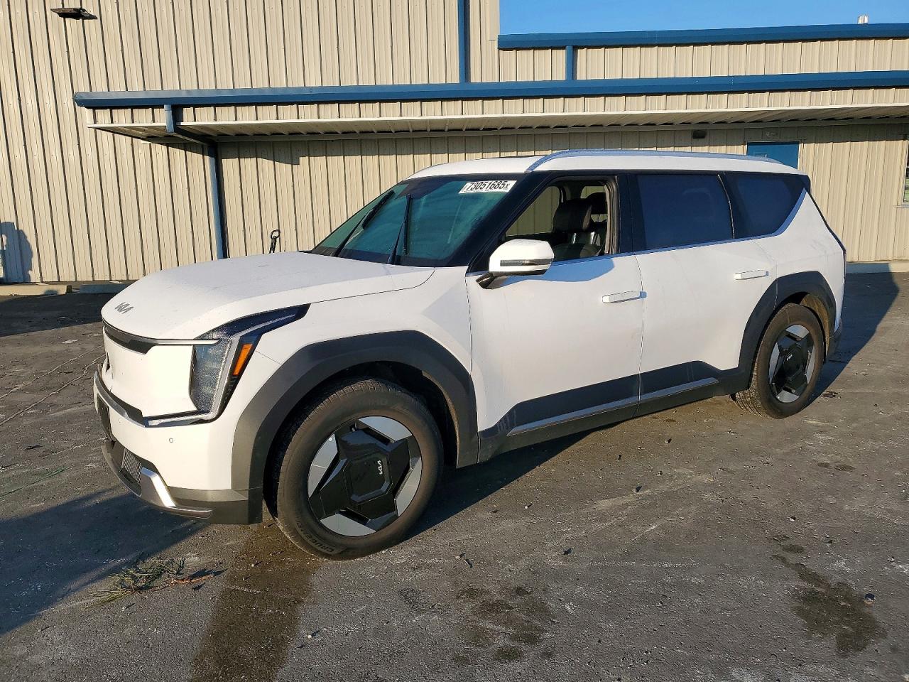 2025 Kia EV9 Wind, VIN 5XYAFFS59SG002437 — Front end