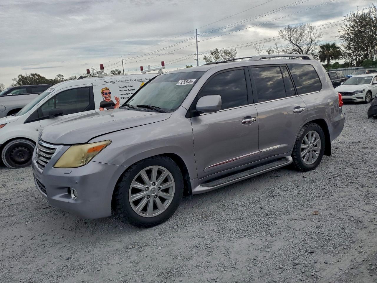 2010 Lexus LX 570, VIN JTJHY7AX0A4041266 — Перед