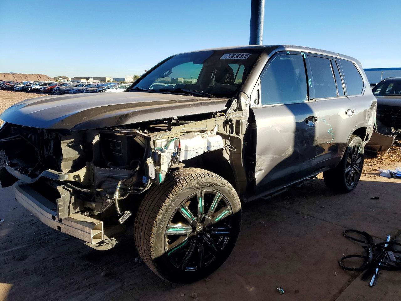 2016 Lexus LX 570, VIN JTJHY7AX6G4195005 — Front end