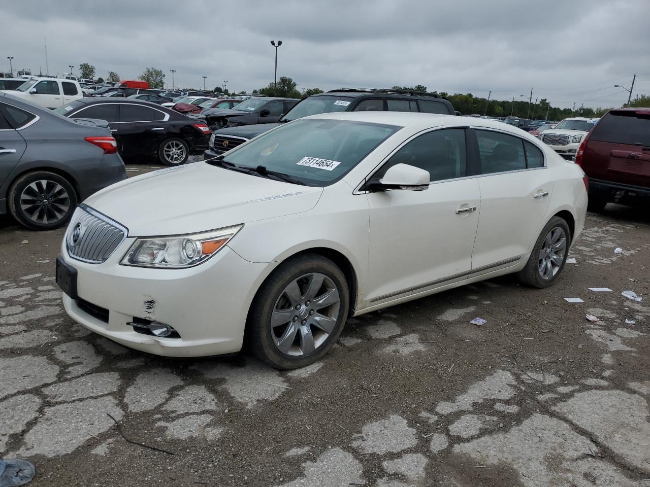 2011 Buick LaCrosse CXS, VIN 1G4GE5ED8BF103865 — Normal wear
